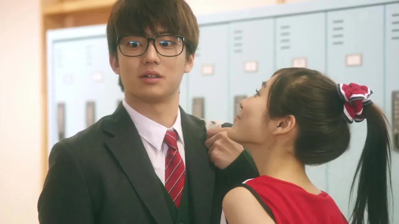 Lock-On Love backdrop