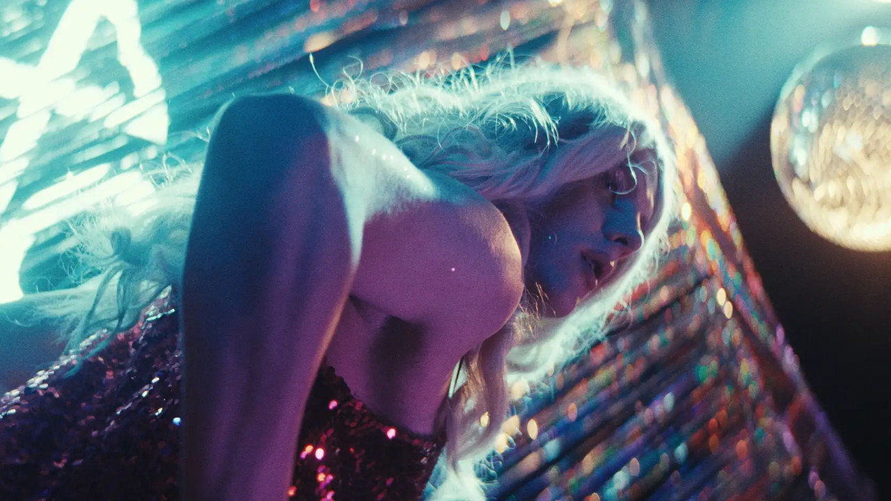 Glitter Kiss backdrop