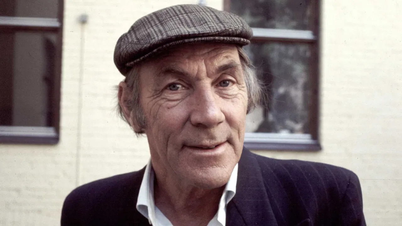 N.P. Möller, fastighetsskötare backdrop