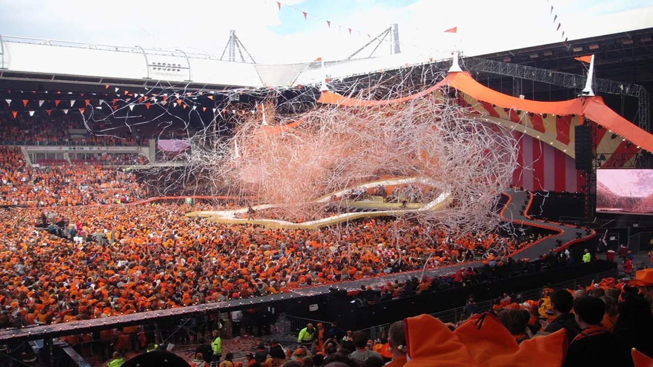 Guus Meeuwis - Groots Met Een Zachte G 2010 backdrop