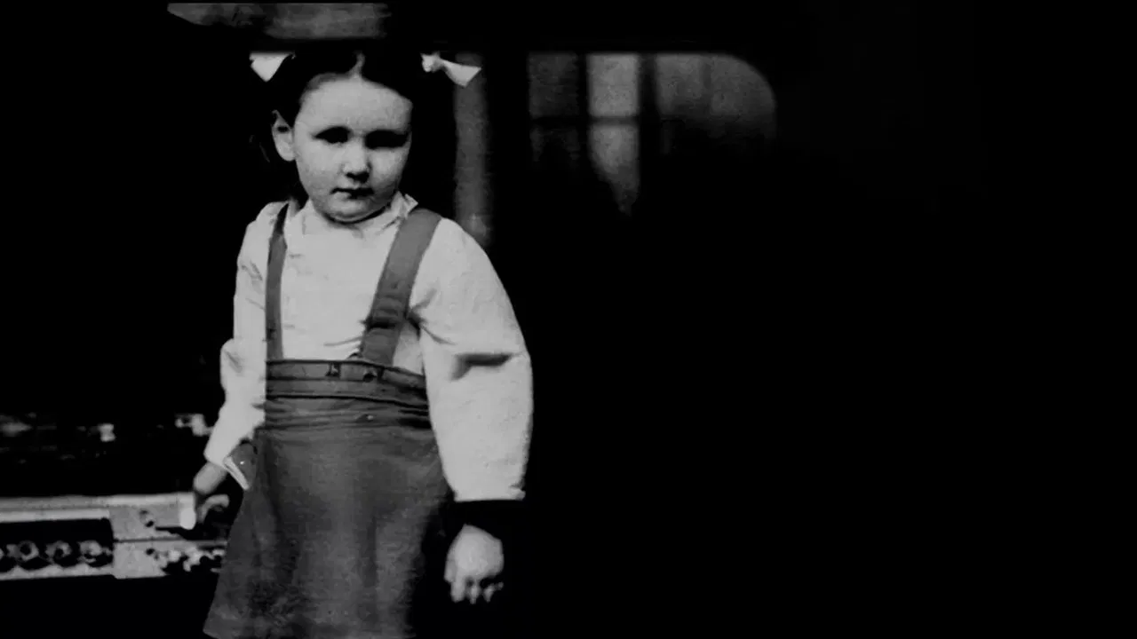 Annie Ernaux, je suis née quelque part backdrop