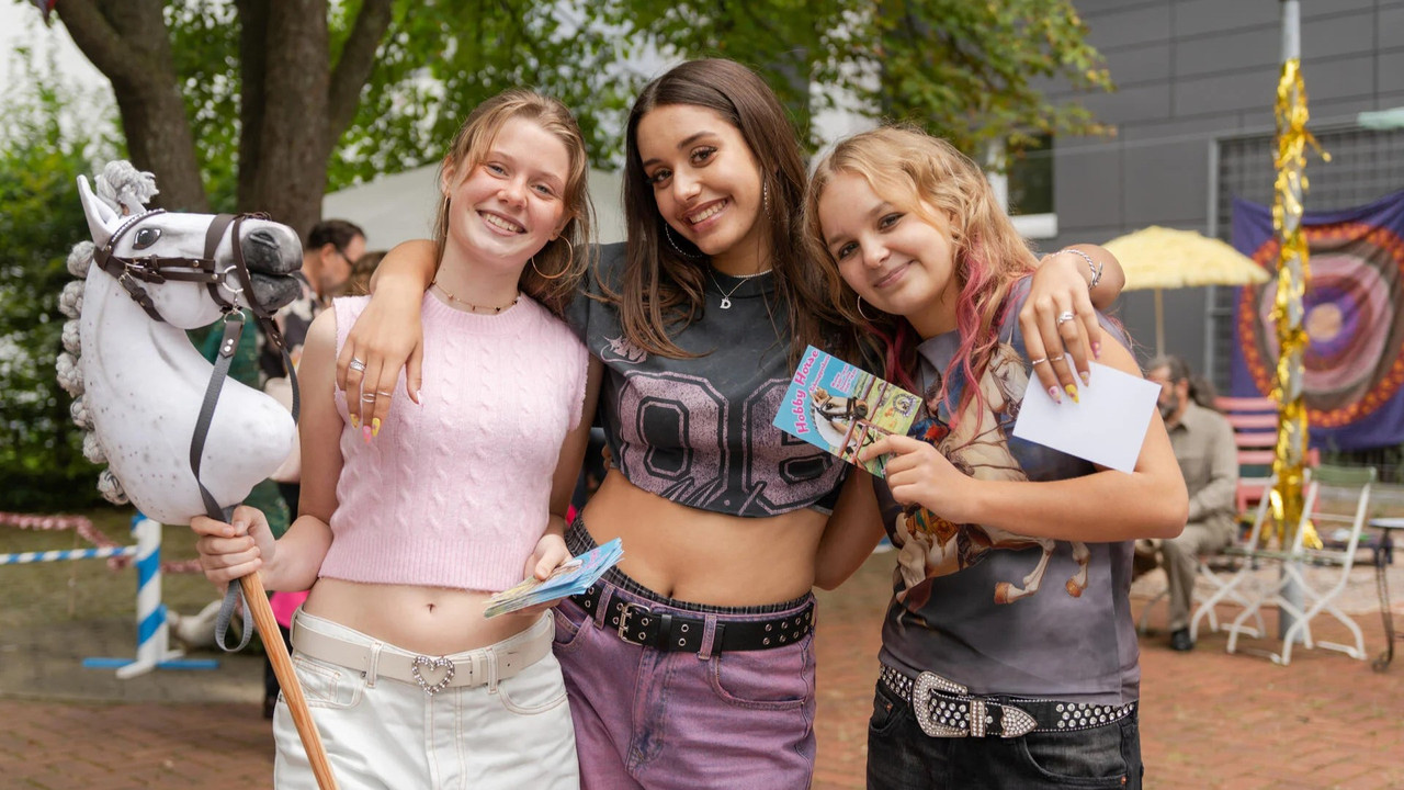 Pferd am Stiel backdrop