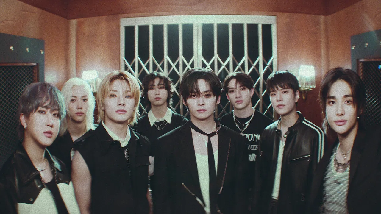 SKZ-TALKER backdrop
