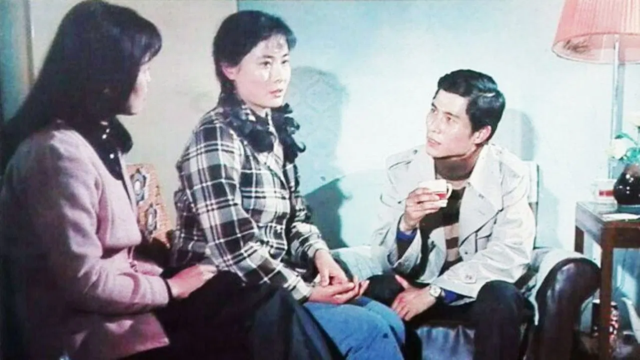 姑娘， 望着我 backdrop