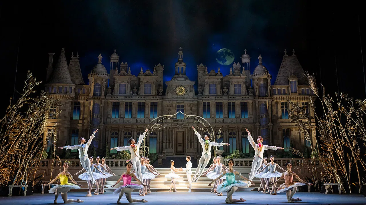 Royal Ballet & Opera 2024/25: Cinderella backdrop