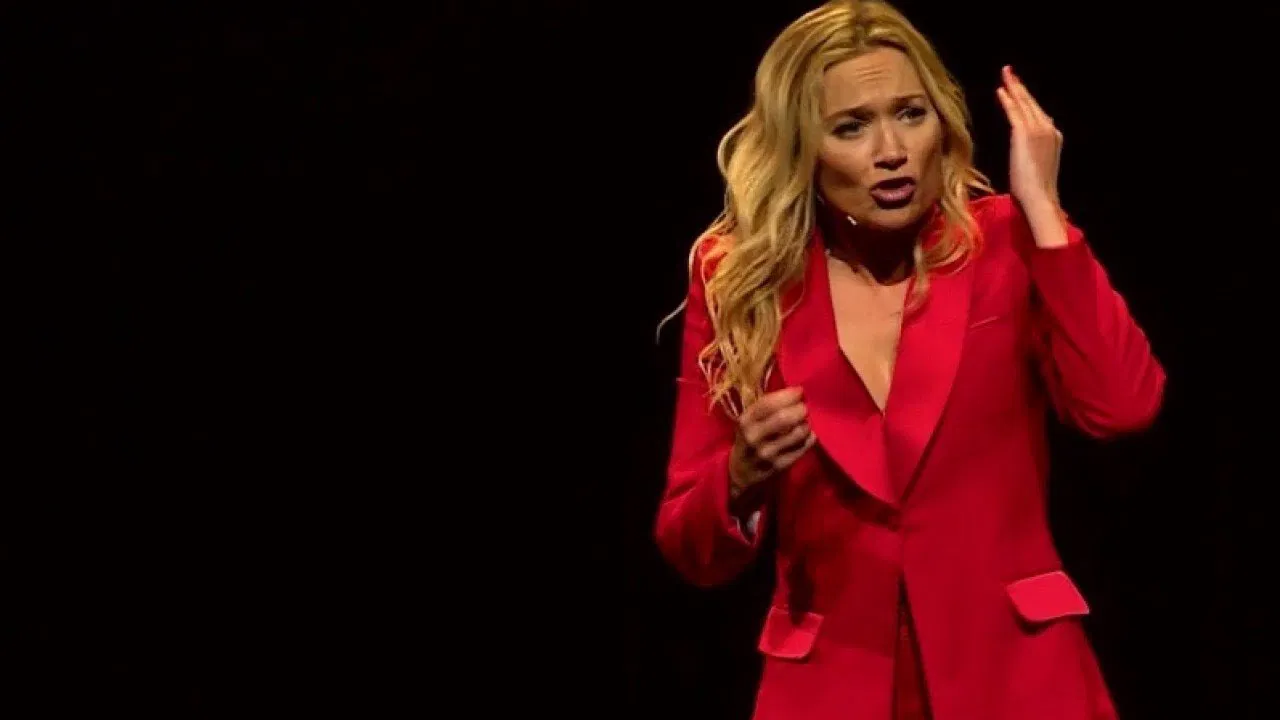 Caroline Vigneaux croque la pomme backdrop