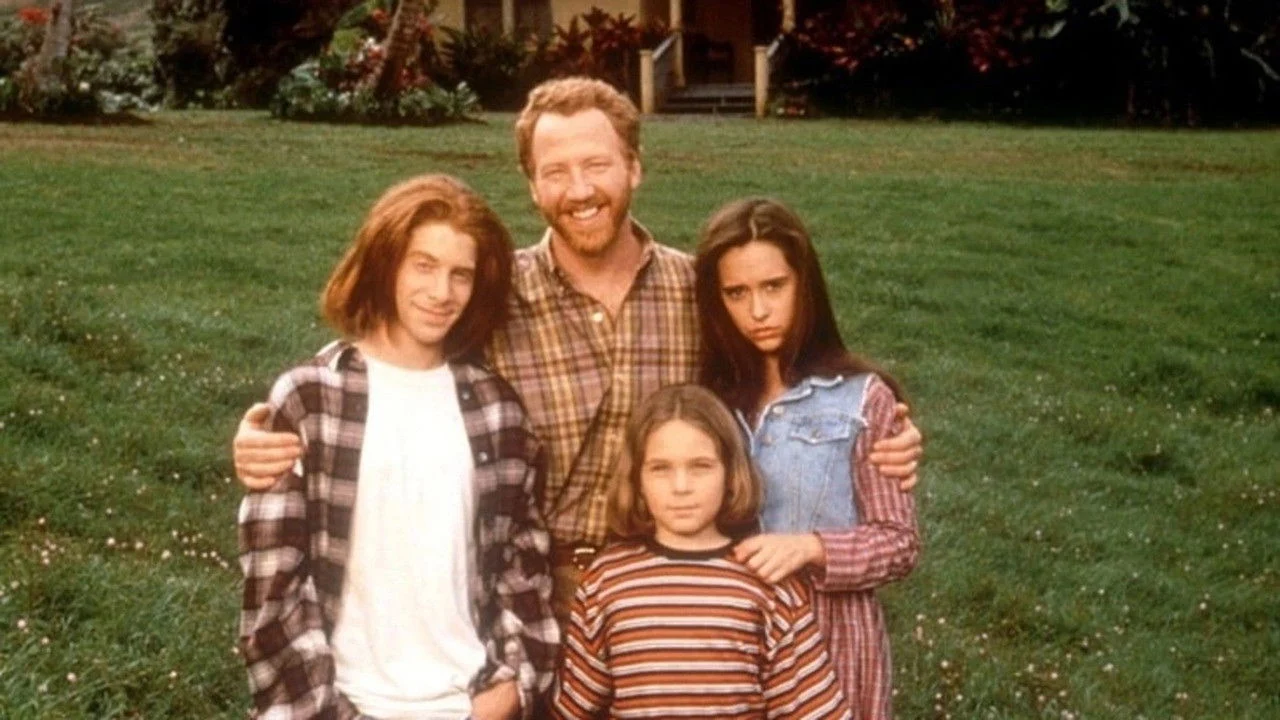 The Byrds of Paradise backdrop