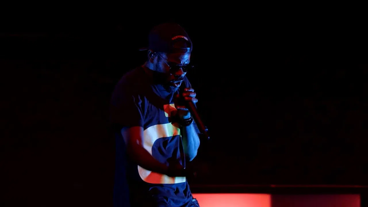 Féfé et Leeroy 365 Jours Live à l'Élysée Montmartre backdrop