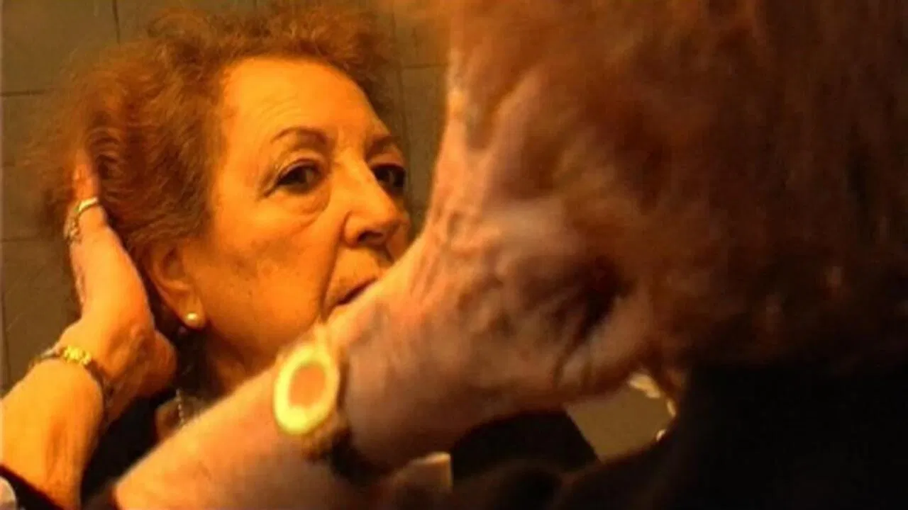 Comme si de rien n'était backdrop