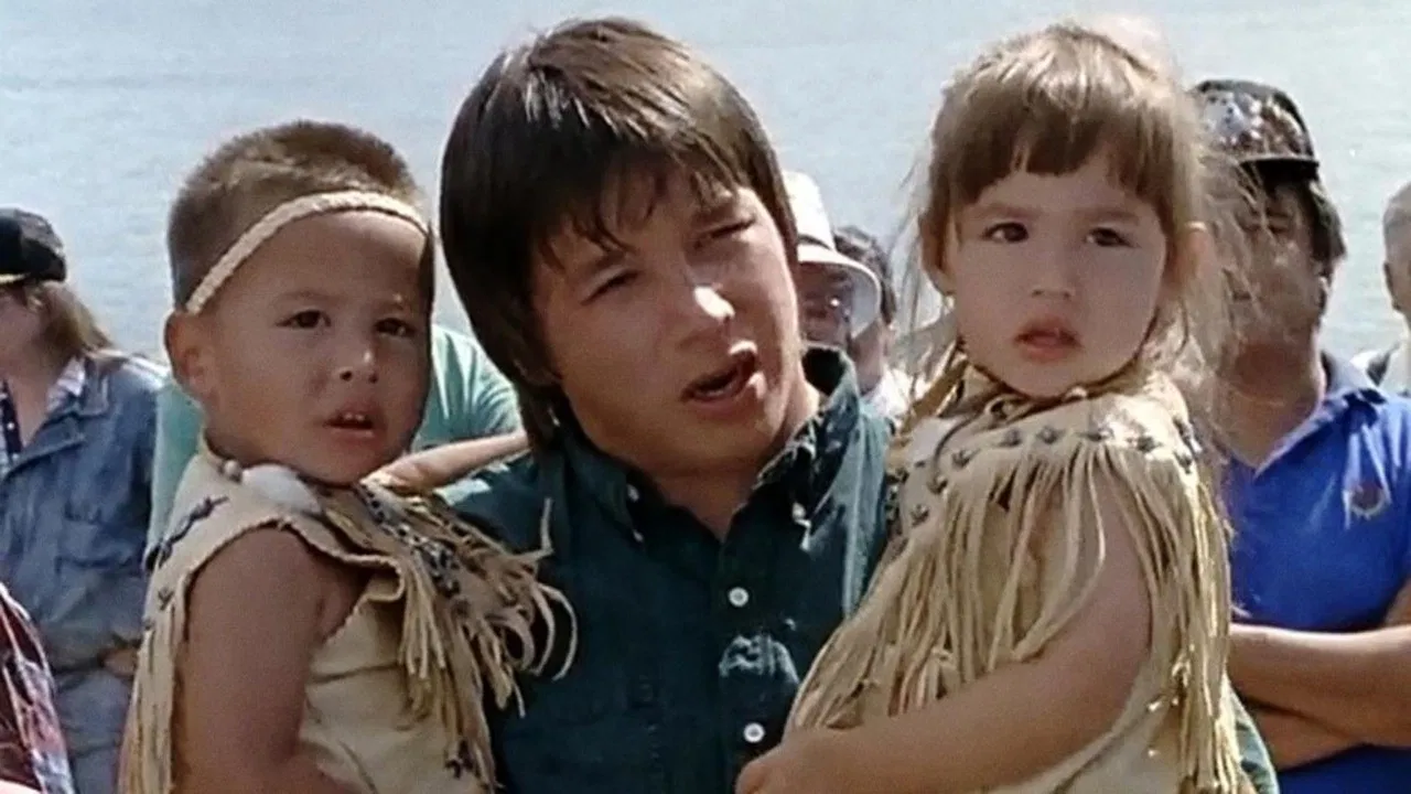 Mi'kmaq Family (Migmaoei Otjiosog) backdrop