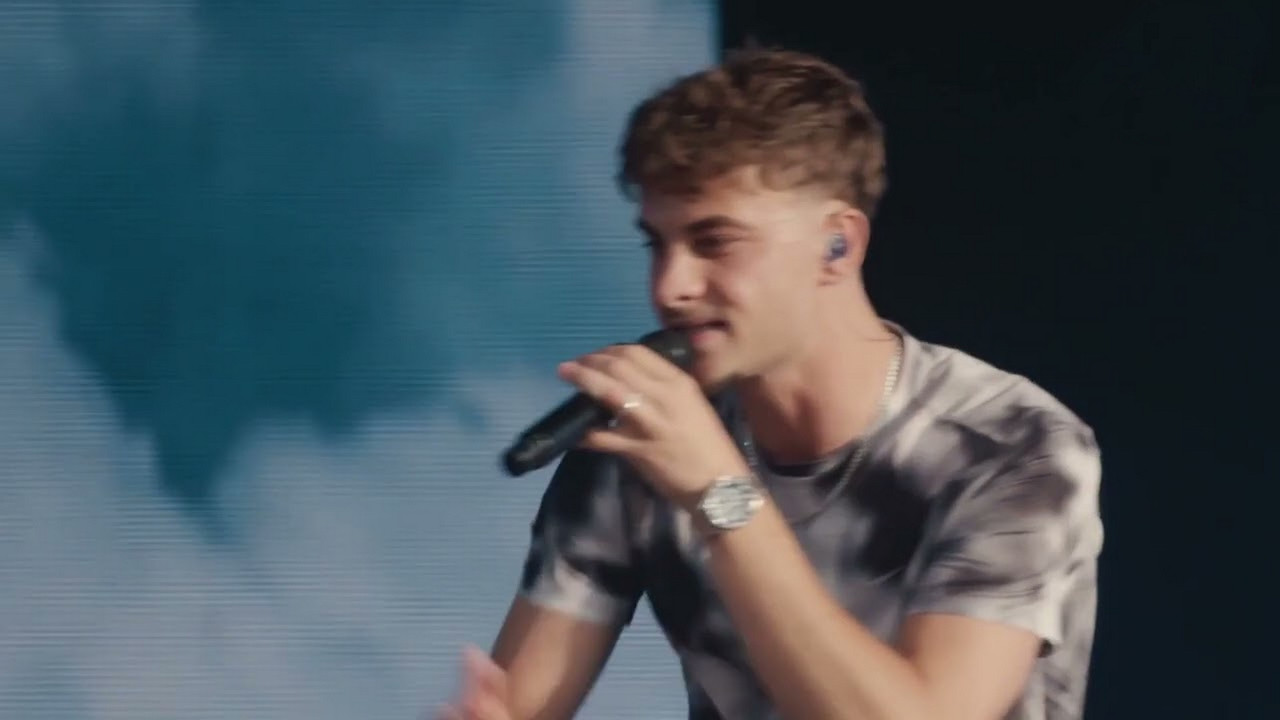 Bekar en concert aux Vieilles Charrues 2025 backdrop