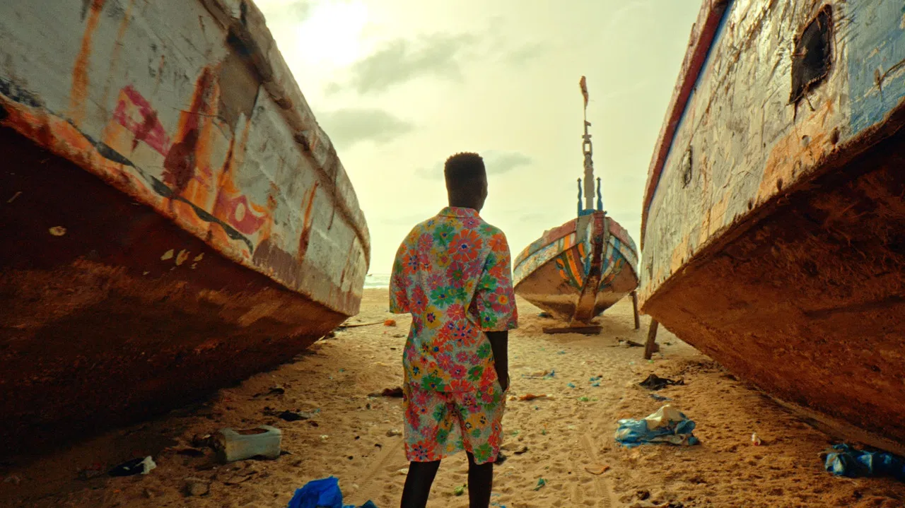 Los Cayucos de Kayar backdrop