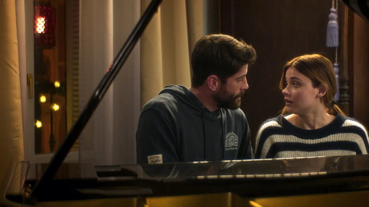 Un año y un día backdrop