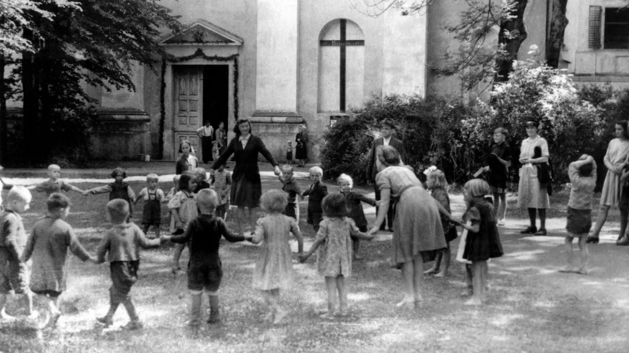 Children from Petriček Hill backdrop