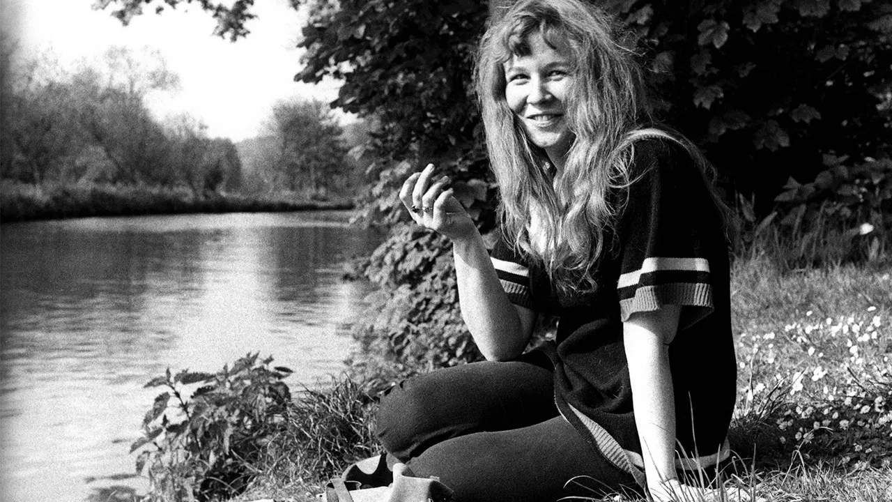 Fairport Convention: Folk Heroes backdrop