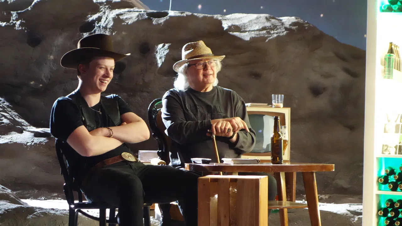 Let Misik Sing backdrop