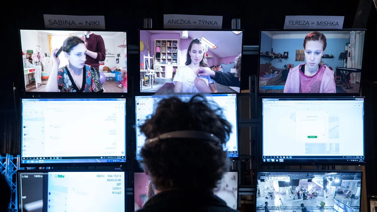 Film o filmu V síti backdrop