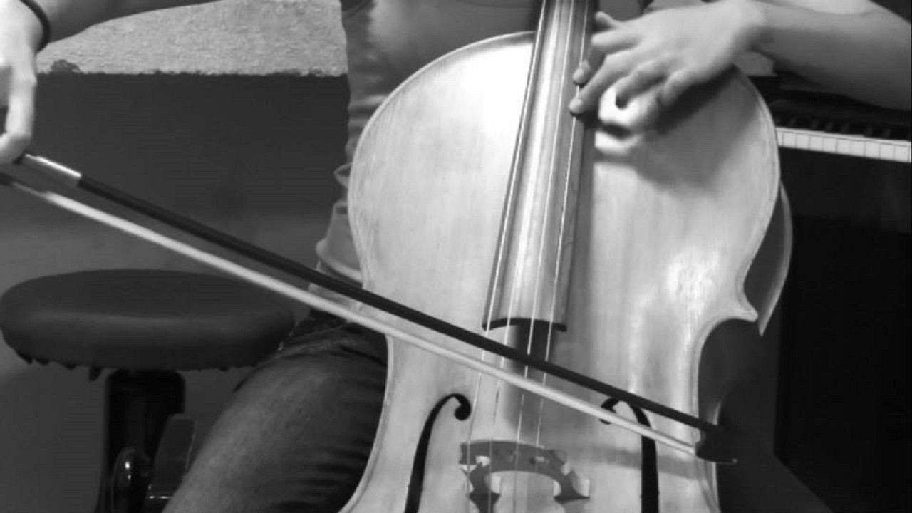 The Violoncellist: a reinterpretation of Modigliani backdrop