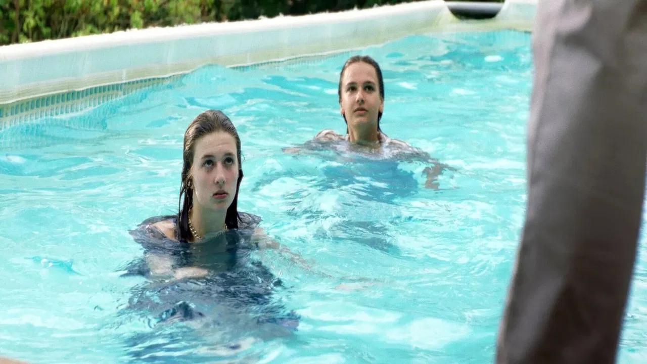 Ne vois-tu rien venir ? backdrop