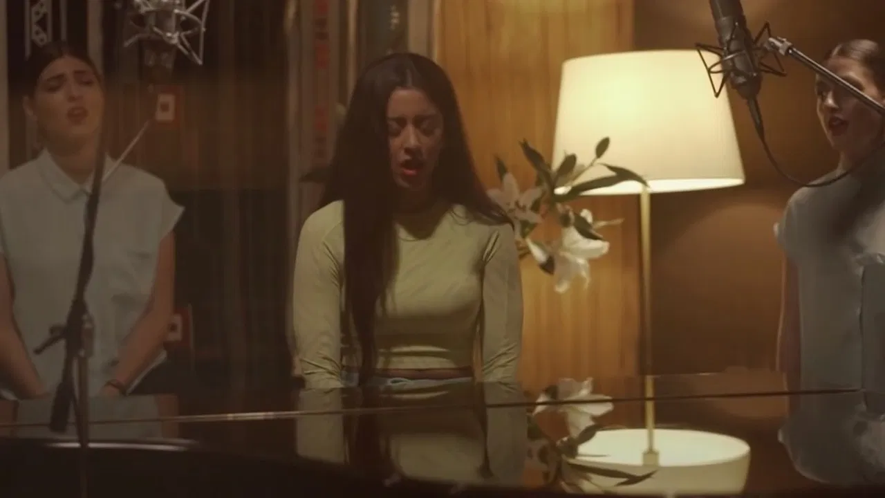 Marina Satti & Fonés at Pohoda in the Air backdrop