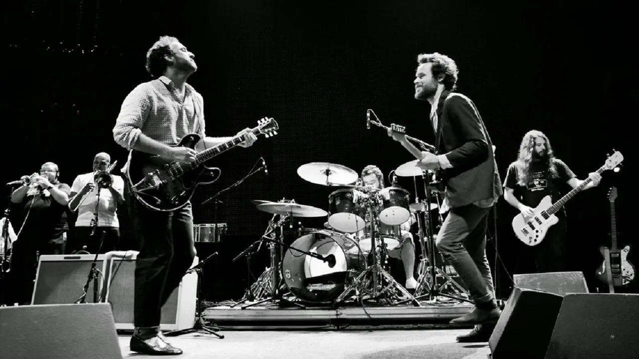 Los Hermanos na Fundição Progresso backdrop