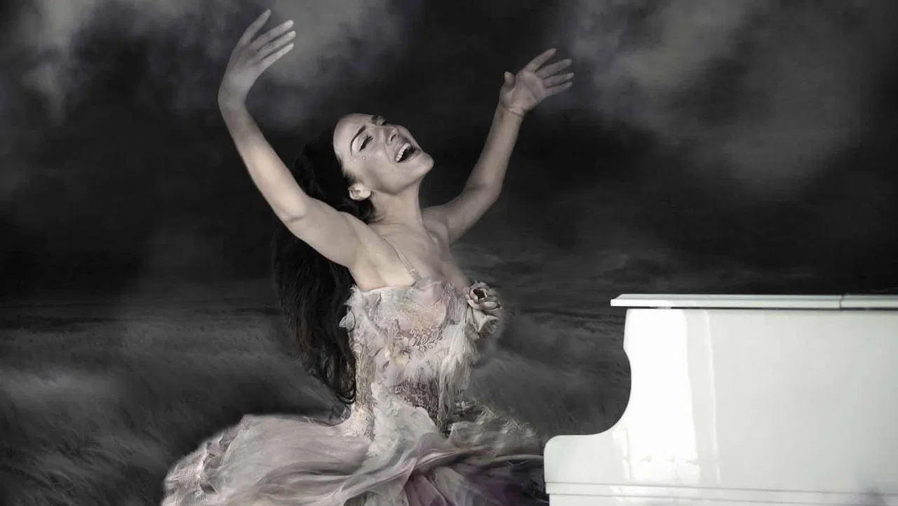 Mónica Naranjo: Adagio backdrop