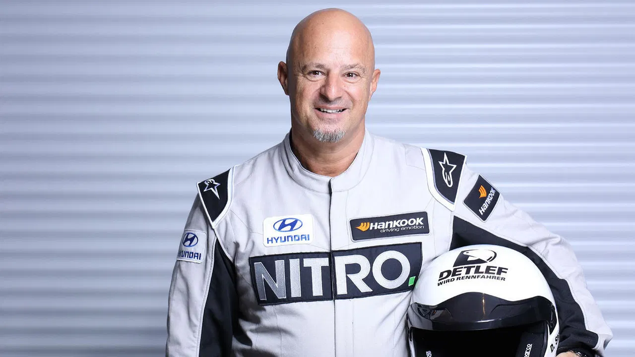 Detlef wird Rennfahrer backdrop