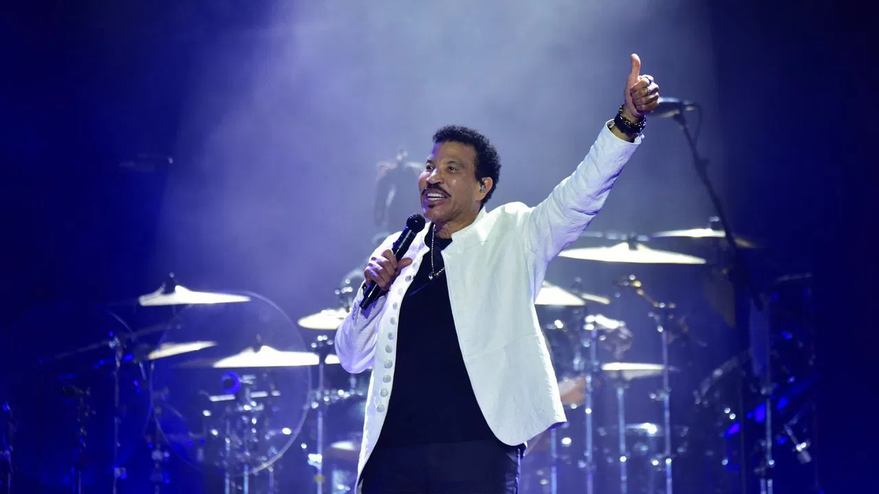 Lionel Richie: The Town 2025 backdrop