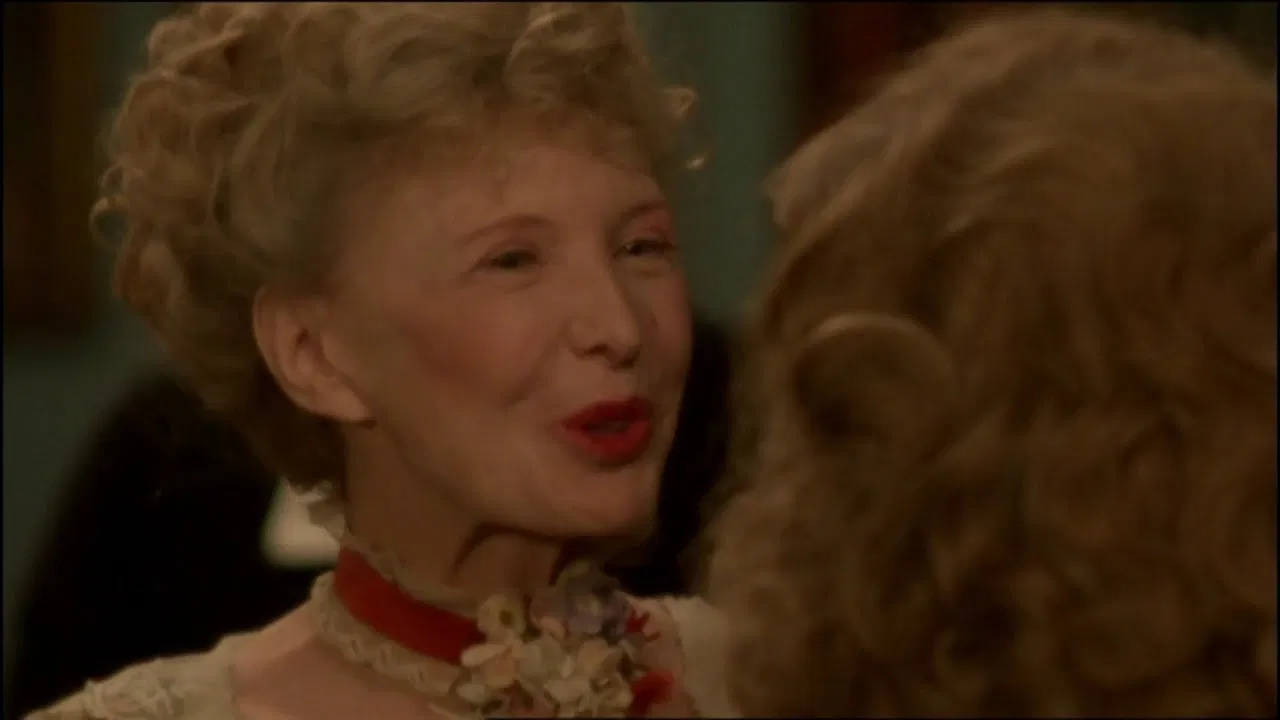 Divine Émilie backdrop