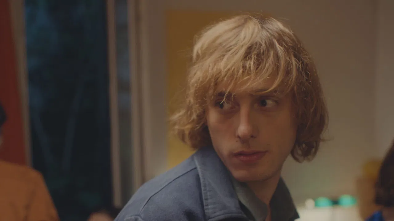 La légère déviation des atomes backdrop