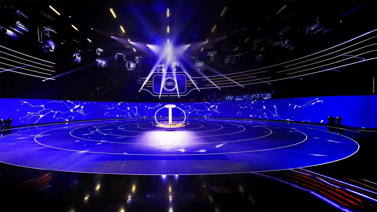 Le Dernier Cercle backdrop