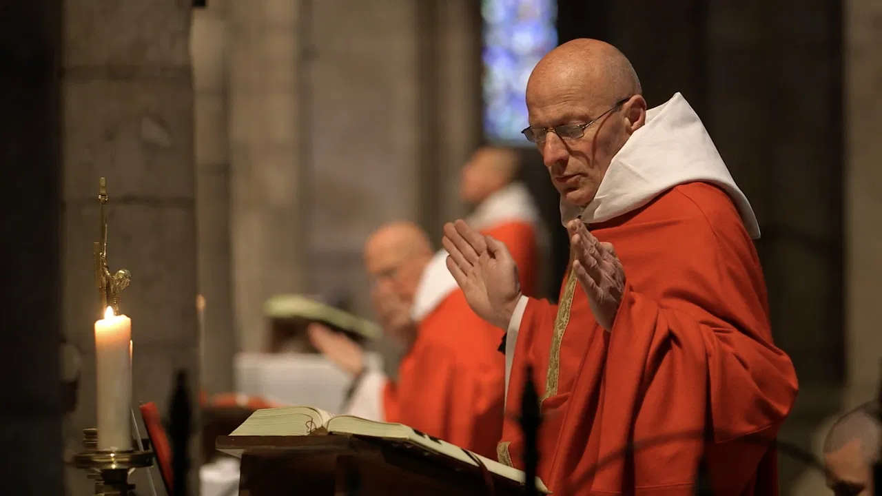 Fons Amoris - Les moines de Fontgombault backdrop