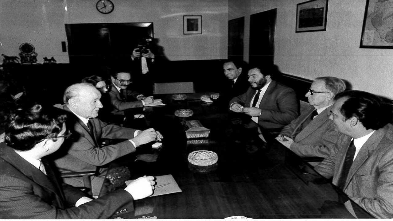 Giocondo Dias – Ilustre Clandestino backdrop