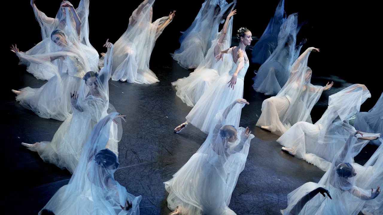 Giselle: Ballet in Cinema backdrop