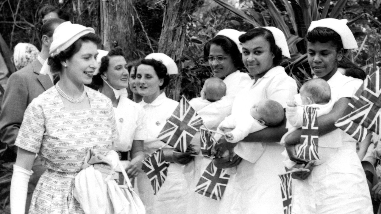 Elizabeth: Fashioning a Monarch backdrop