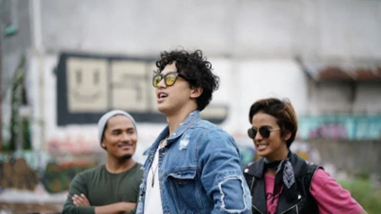 Awal & Akhir backdrop