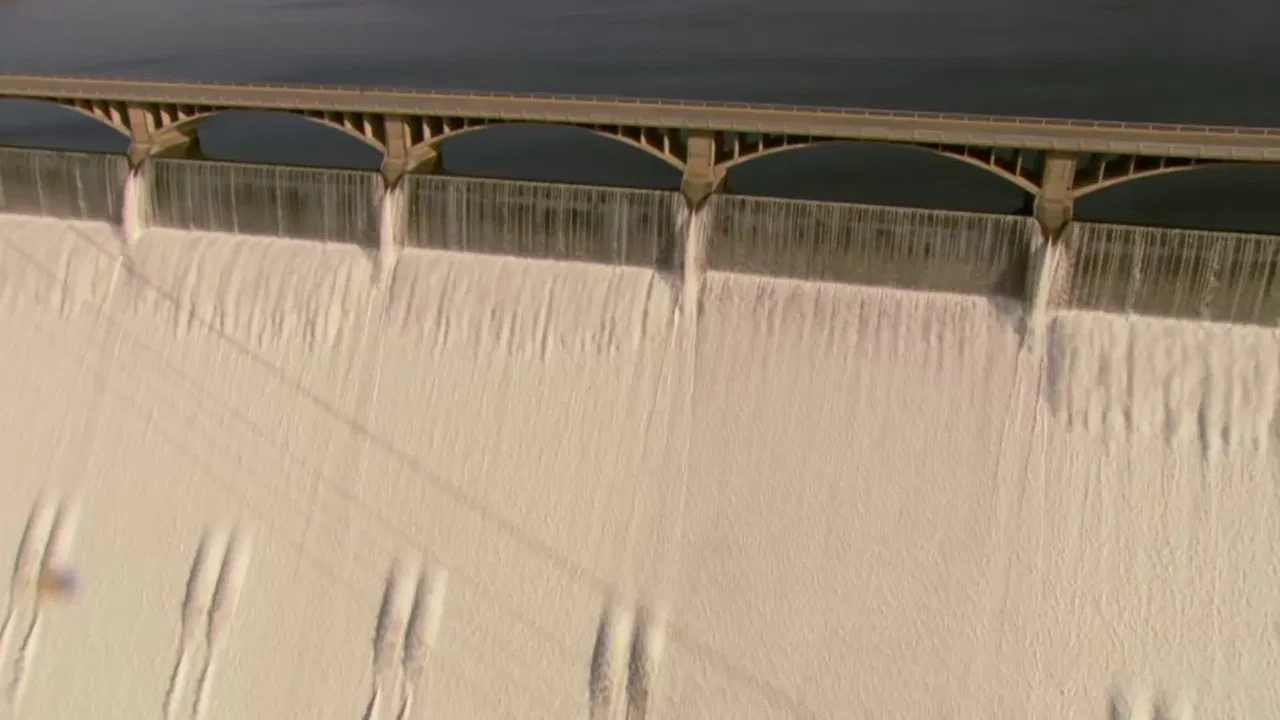Grand Coulee Dam: A Man-Made Marvel backdrop