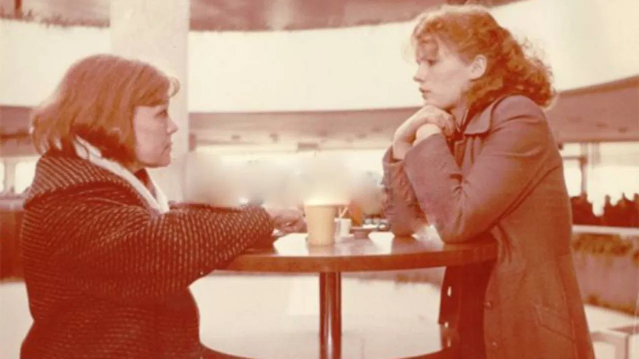 Walruses Are Swimming backdrop