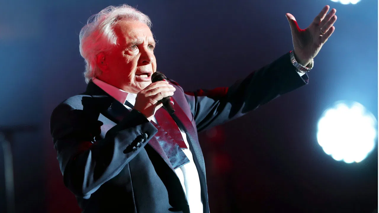 Michel Sardou - Vivant 83 backdrop