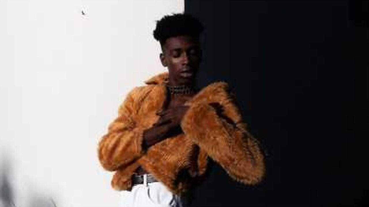 Favela é Moda backdrop