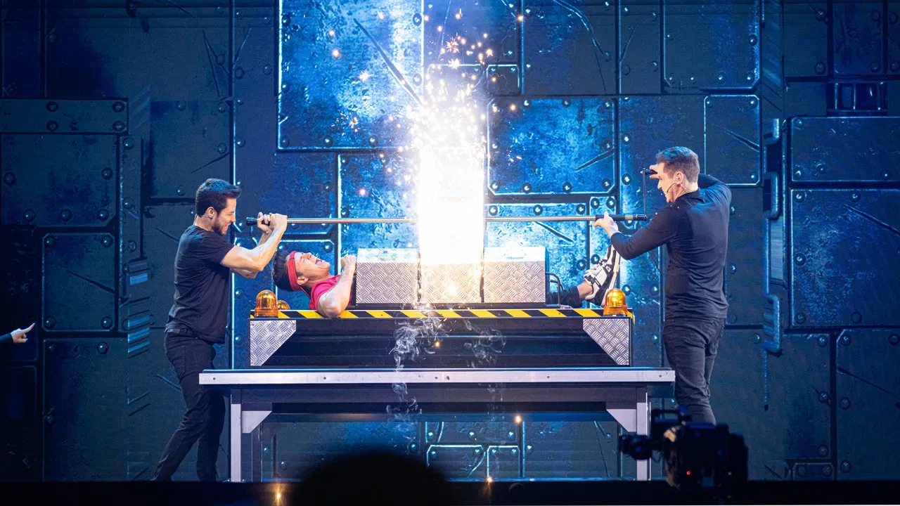 Henry & Klauss: Mestres da Mágica backdrop