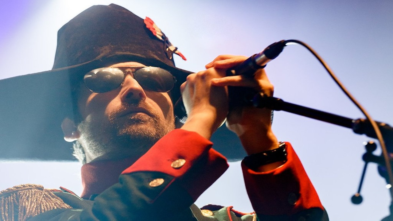 The Divine Comedy: Live at Les Folies Bergères backdrop