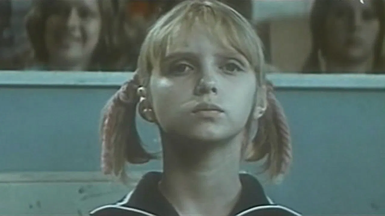 Long-Haired Wonder backdrop