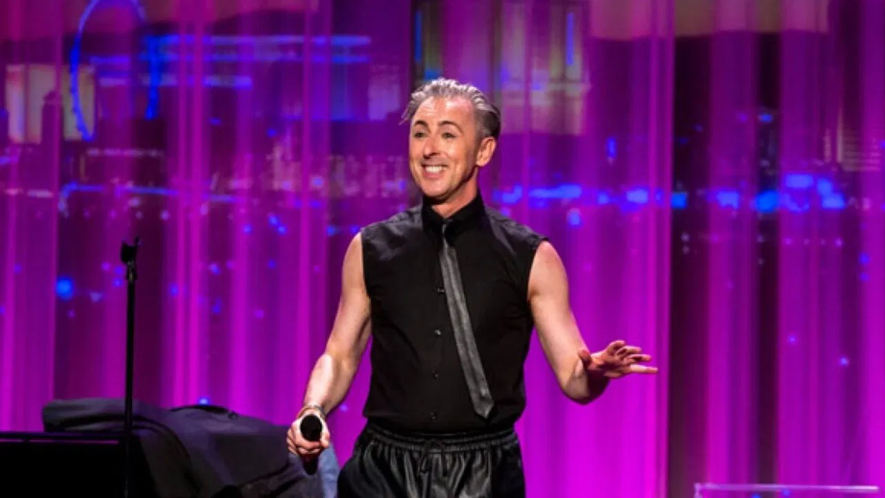 Alan Cumming Sings Sappy Songs backdrop