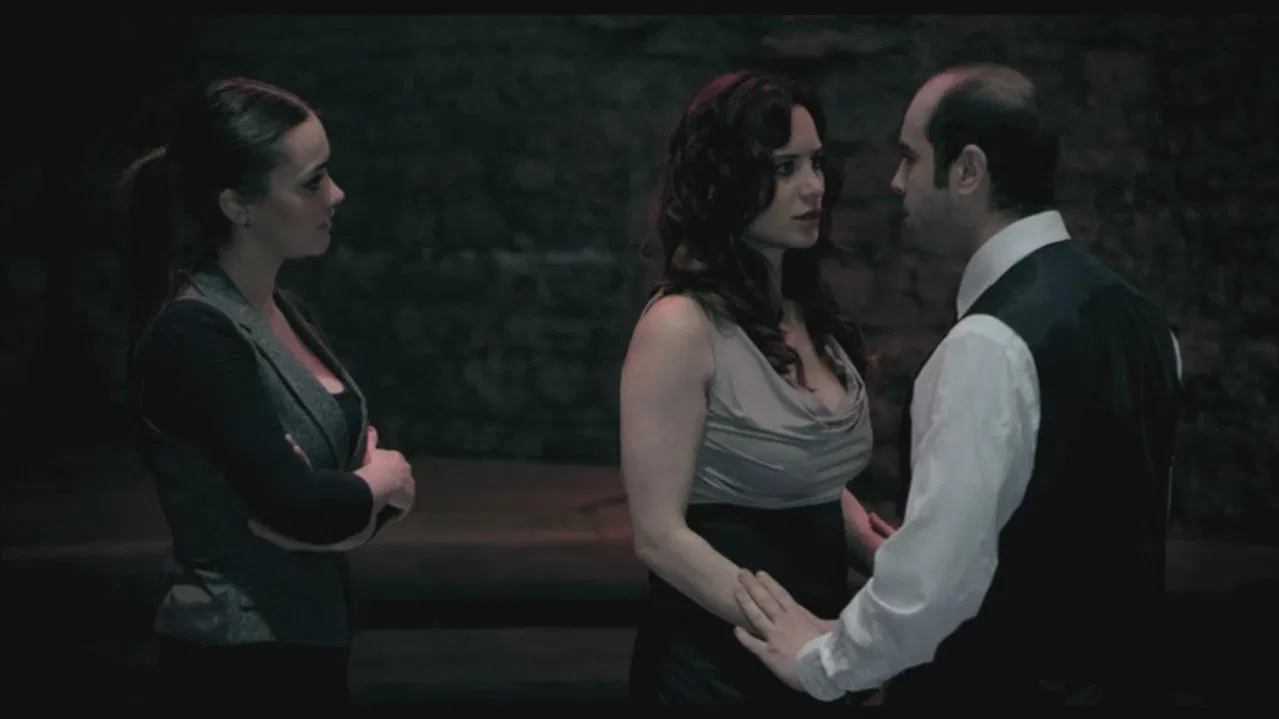 Gizli Oturum backdrop