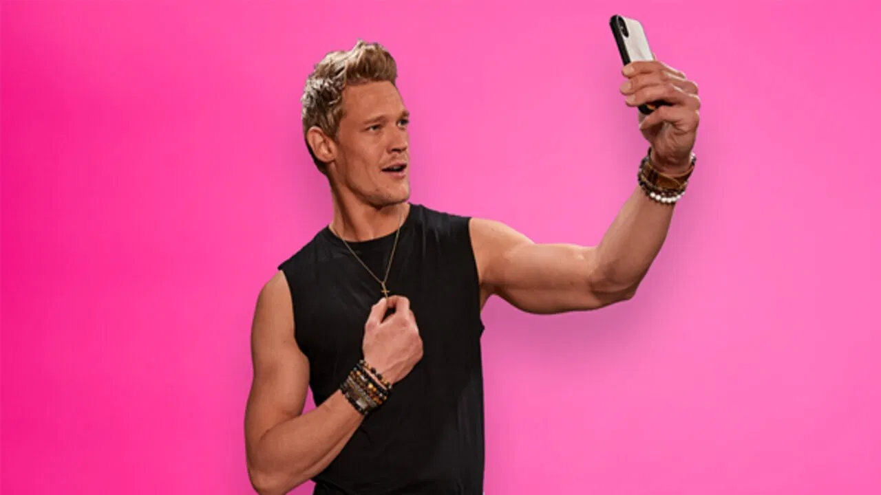 Socials, Seks & Centen backdrop