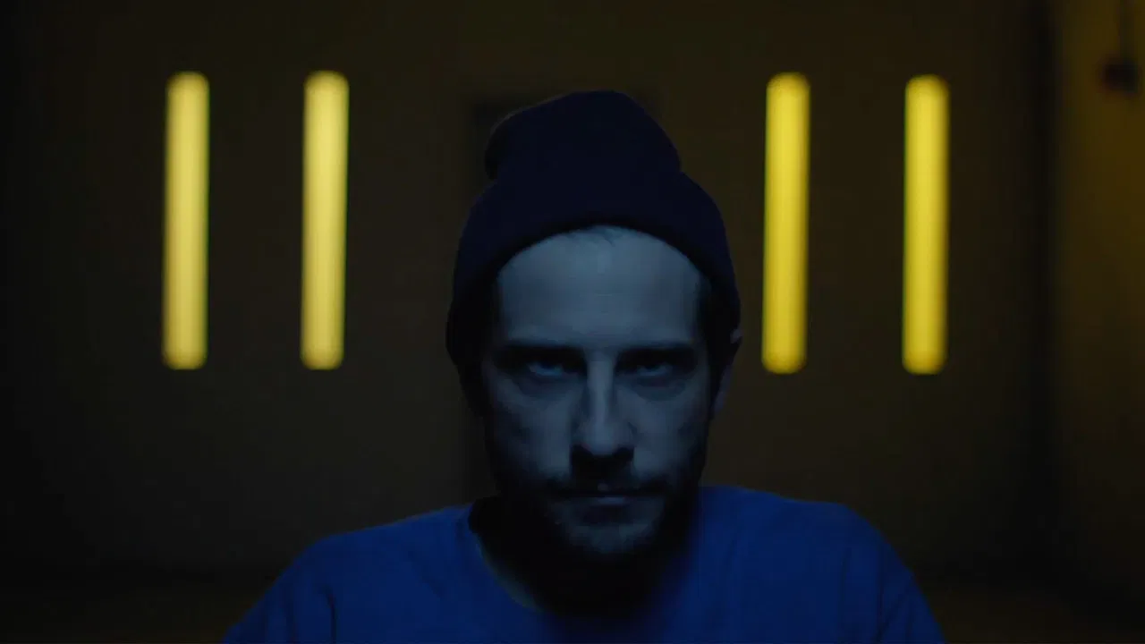 Saul at Night backdrop