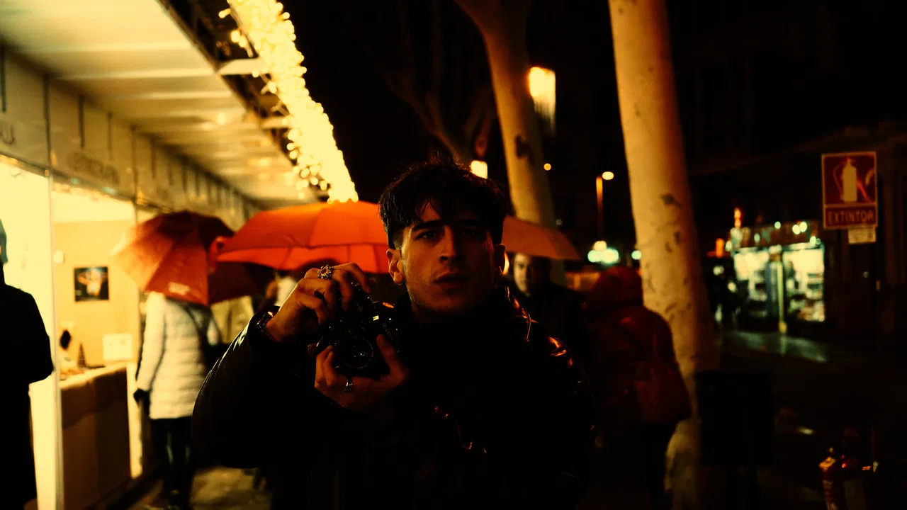 36 Instants backdrop