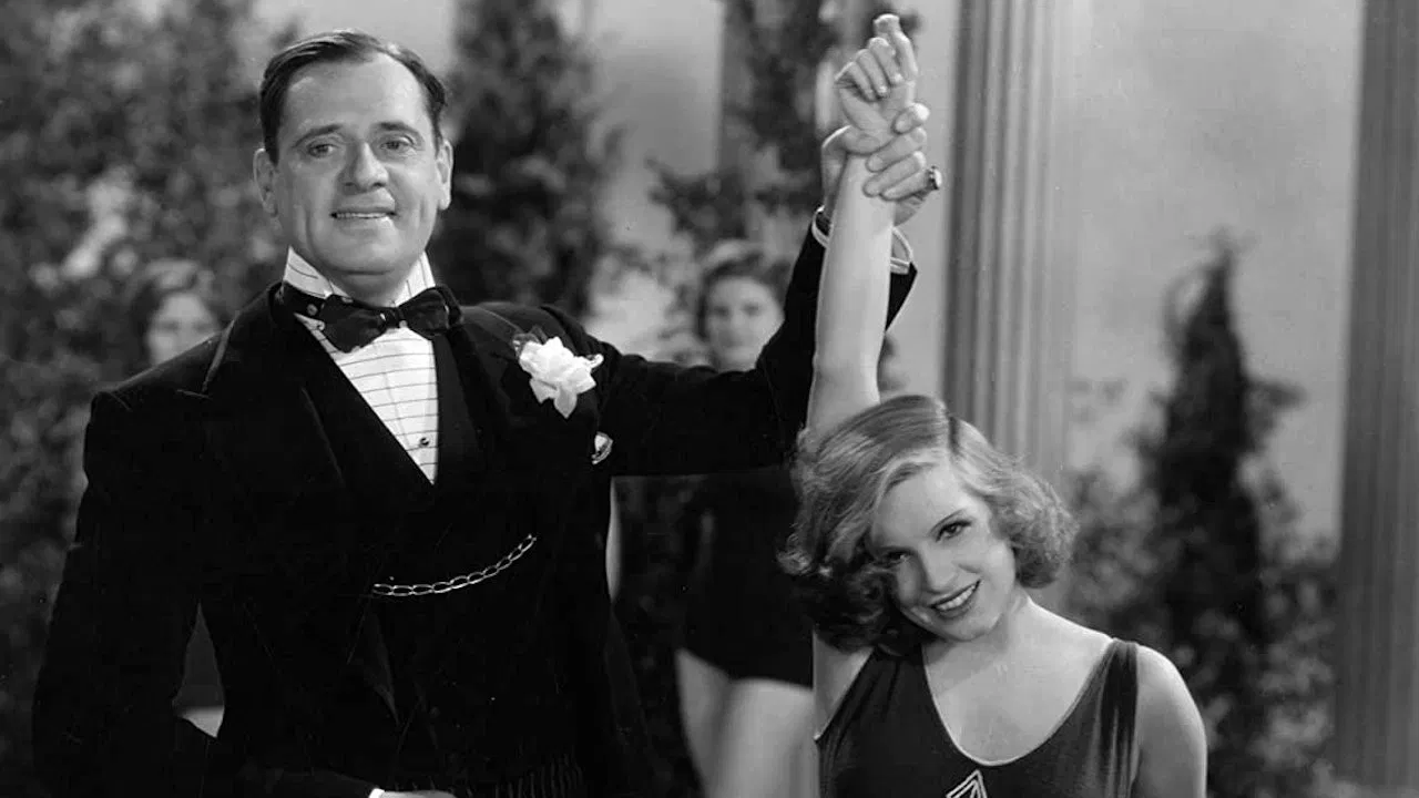 Goldie Gets Along backdrop