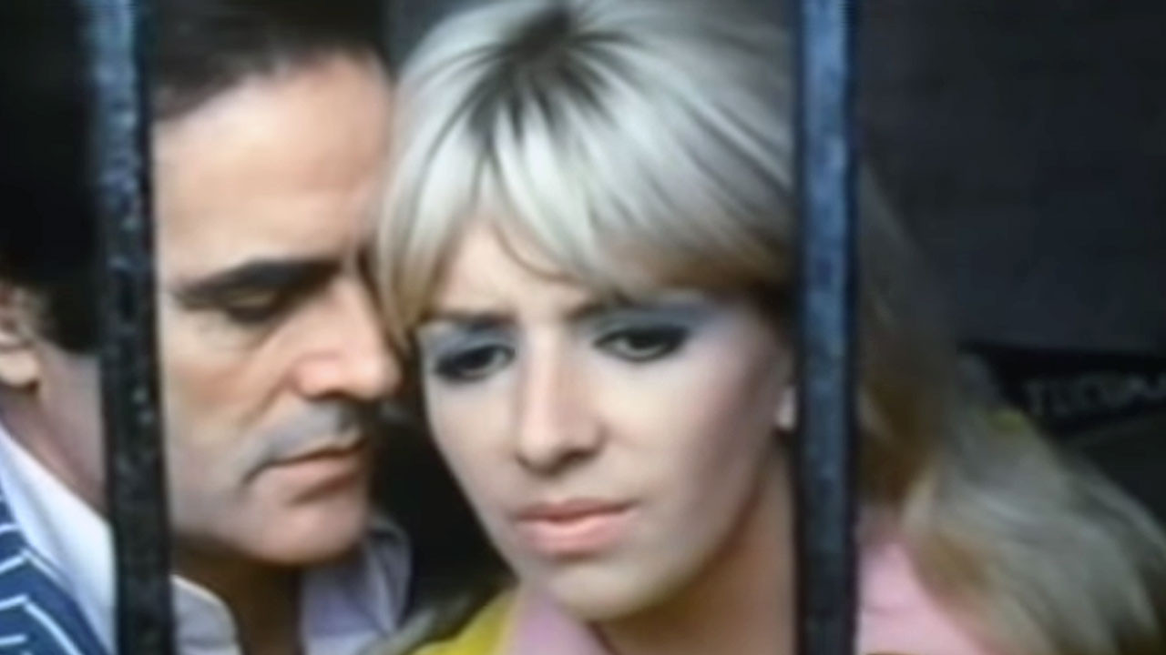 La fidelidad backdrop